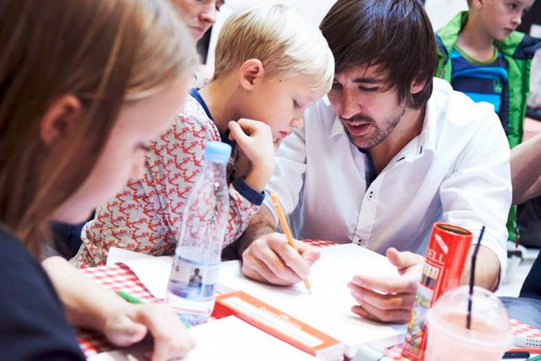 Familitegneworkshop 7-8 årige sammen med en voksen
